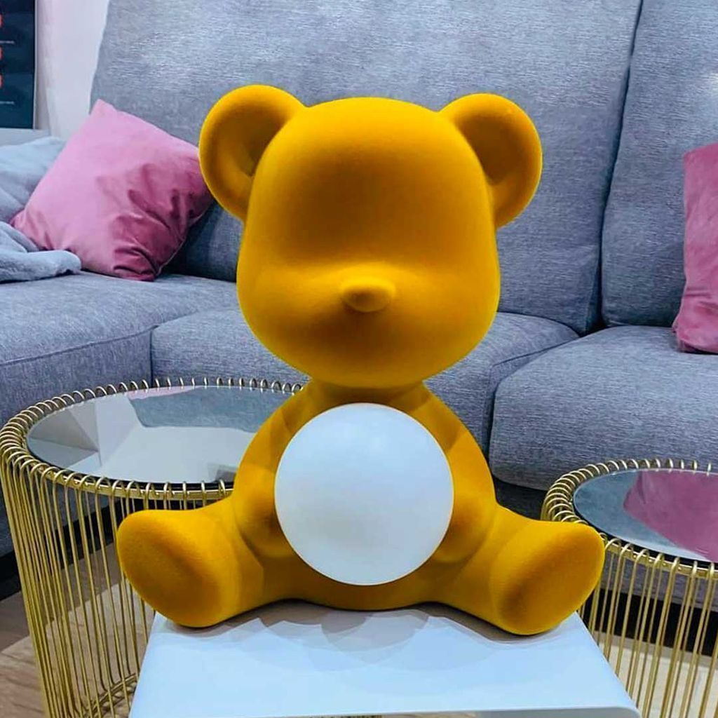 Qeeboo Teddy Girl Led Rechargeable borðlampa flauel áferð, appelsínugult