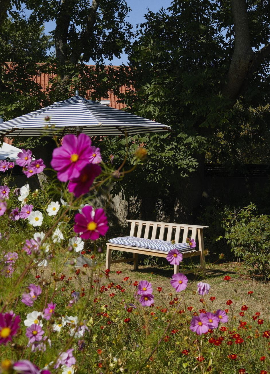 Skagerak Atlantis Parasol Ø330 cm, dunkelblaue Streifen