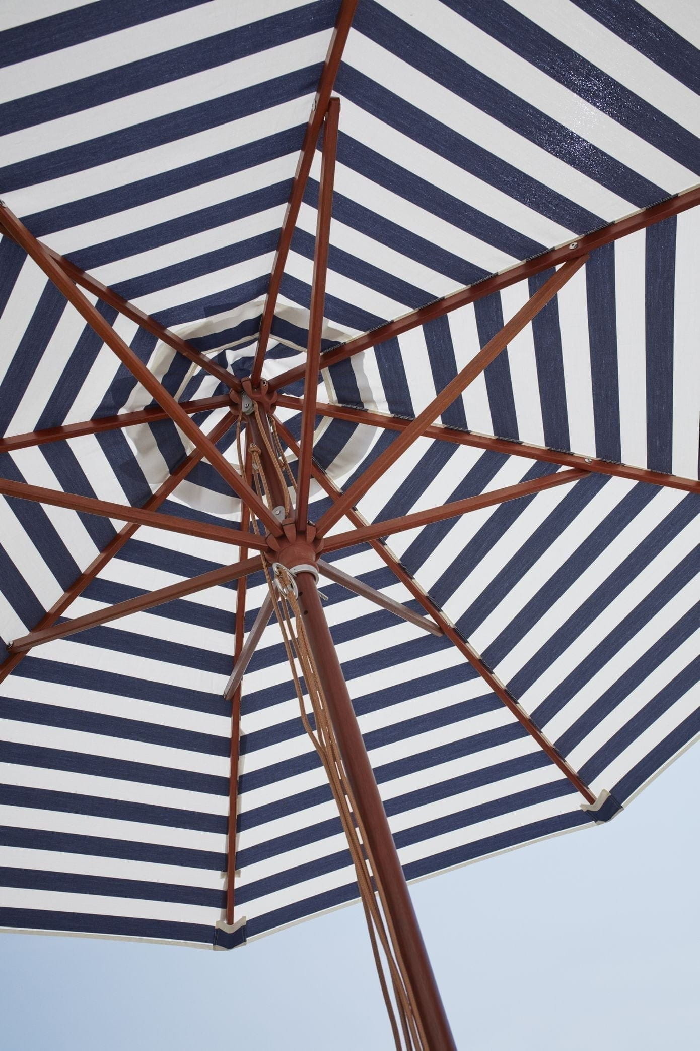 Skagerak Messina parasol Ø270 cm, donkerblauwe strepen