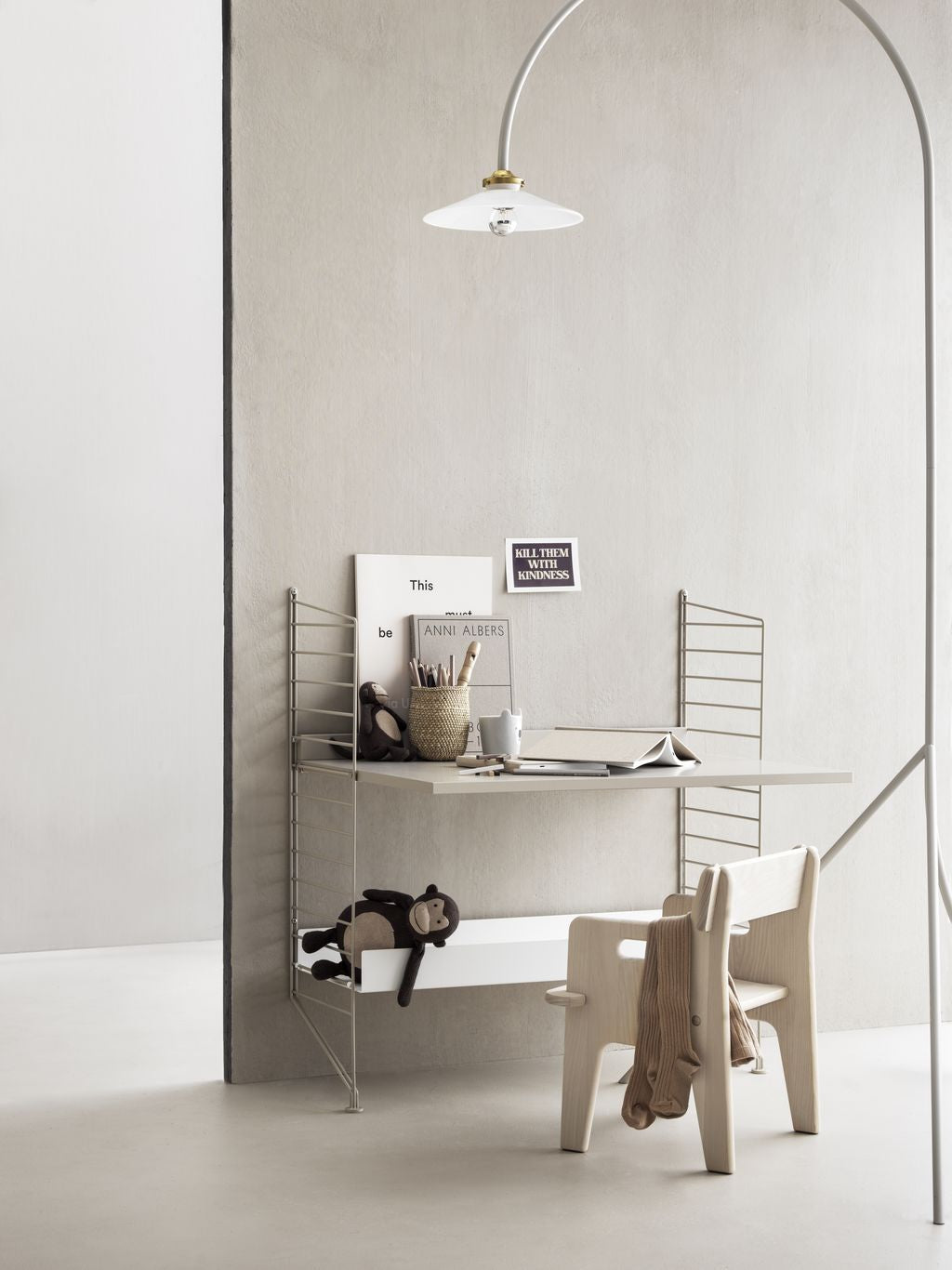 String Furniture Strängsystemets sidopanel med stativ 30x85 cm, grå