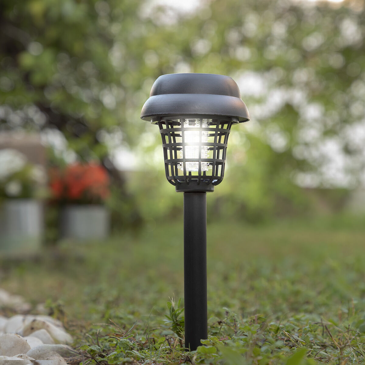 Mug-Killing Solar Garden Lamp Garlam Innovagoods