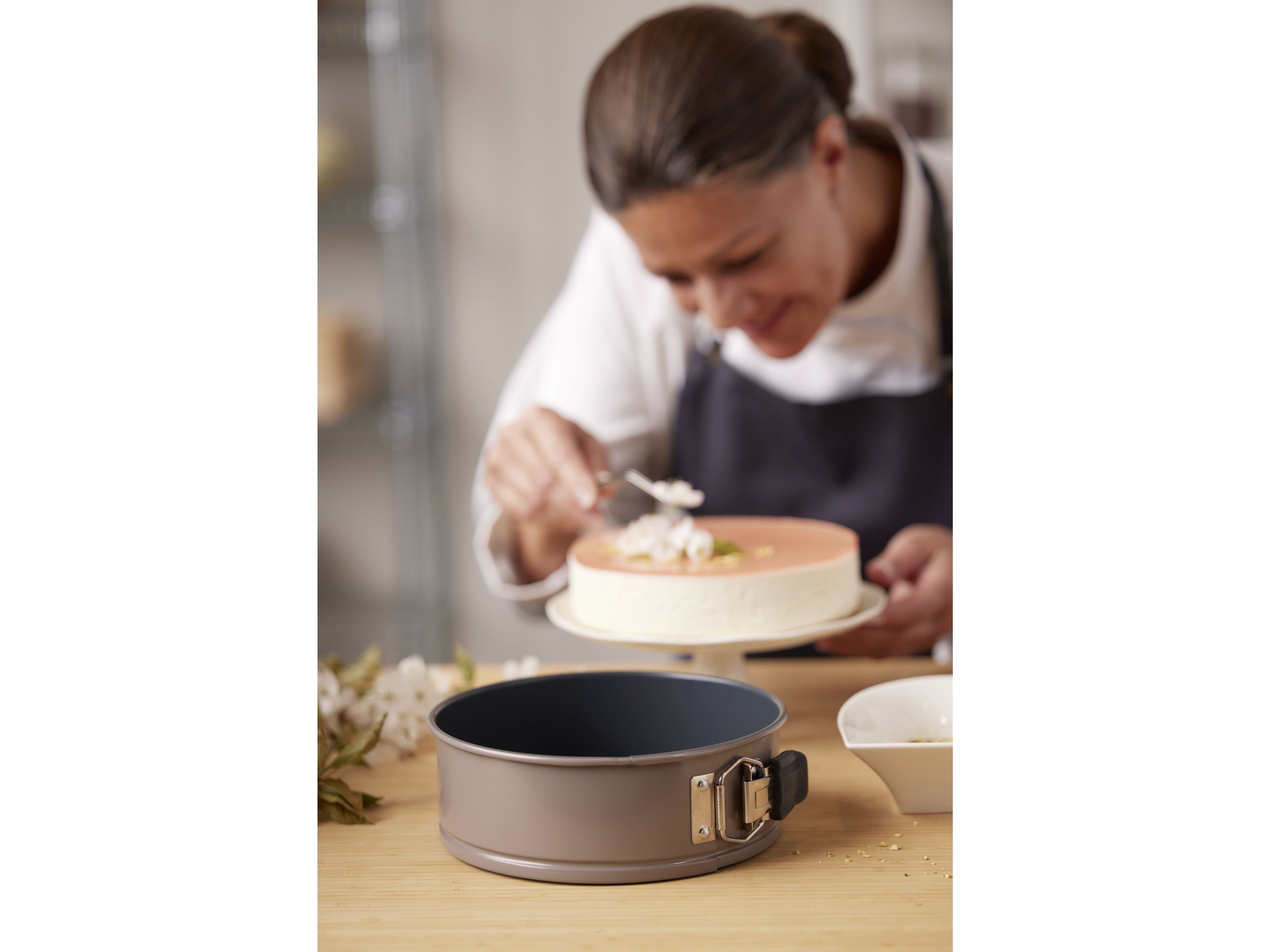 [product_category]-Blomsterbergs Cake Tin Latte, ø 26 Cm-Blomsterbergs-5722000309031-30903-BLO-8