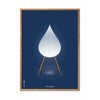 brainchild Drop Classic Poster frame gemaakt van licht hout 30x40 cm donkerblauwe achtergrond