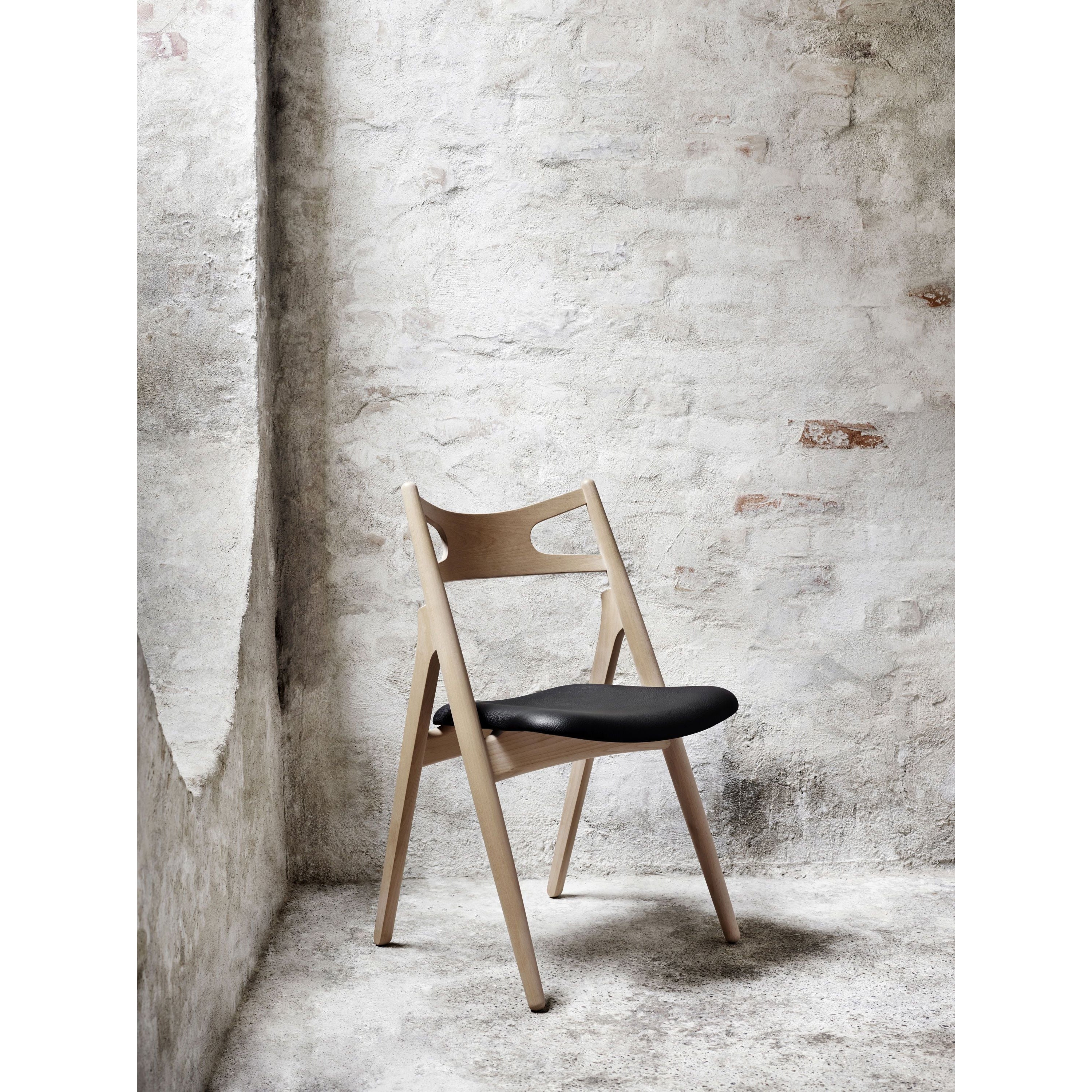 Carl Hansen Chaise p chaise en chaise blanche chêne / cuir noir