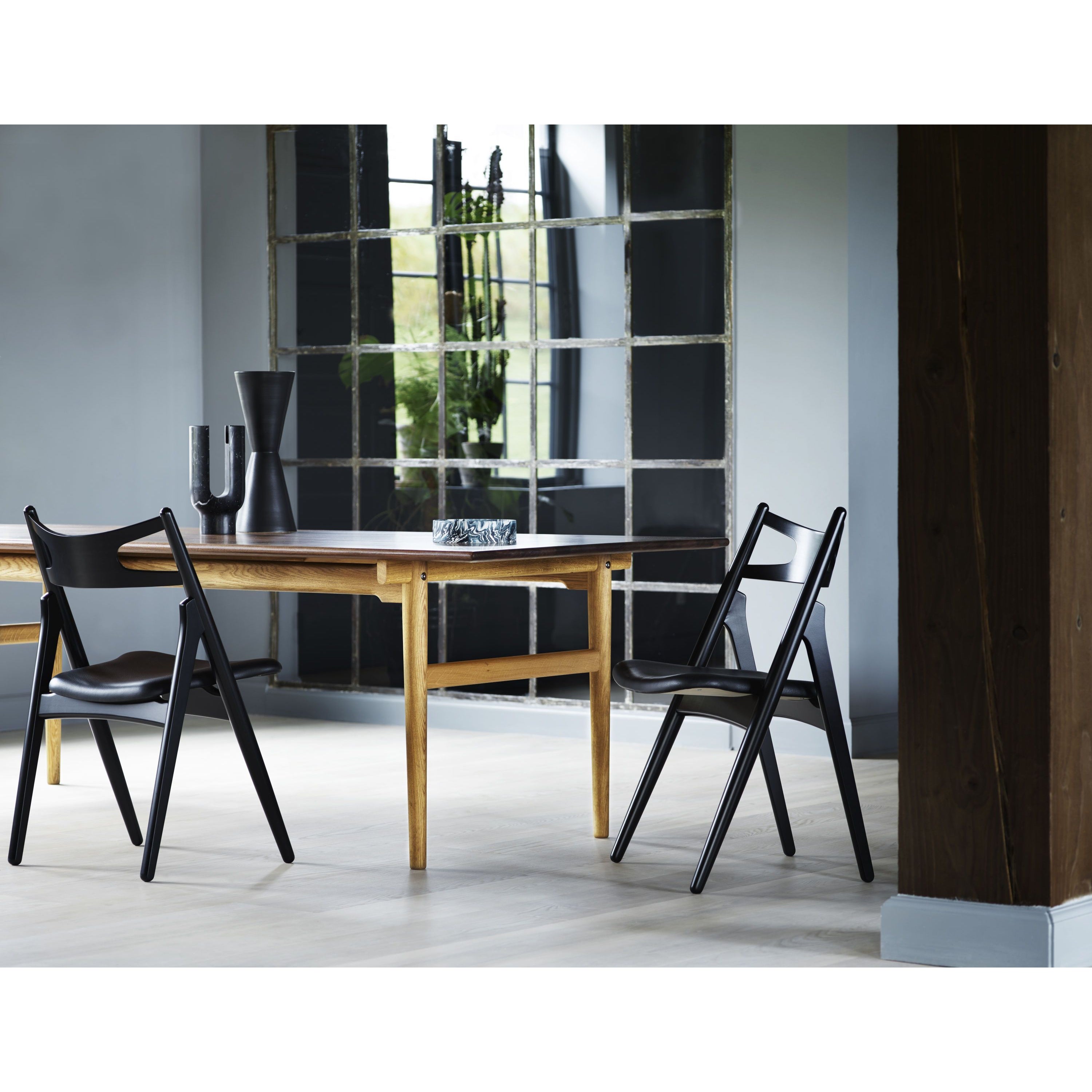 Carl Hansen CH29 P Stuhl weiße Öl Eiche/schwarzes Leder