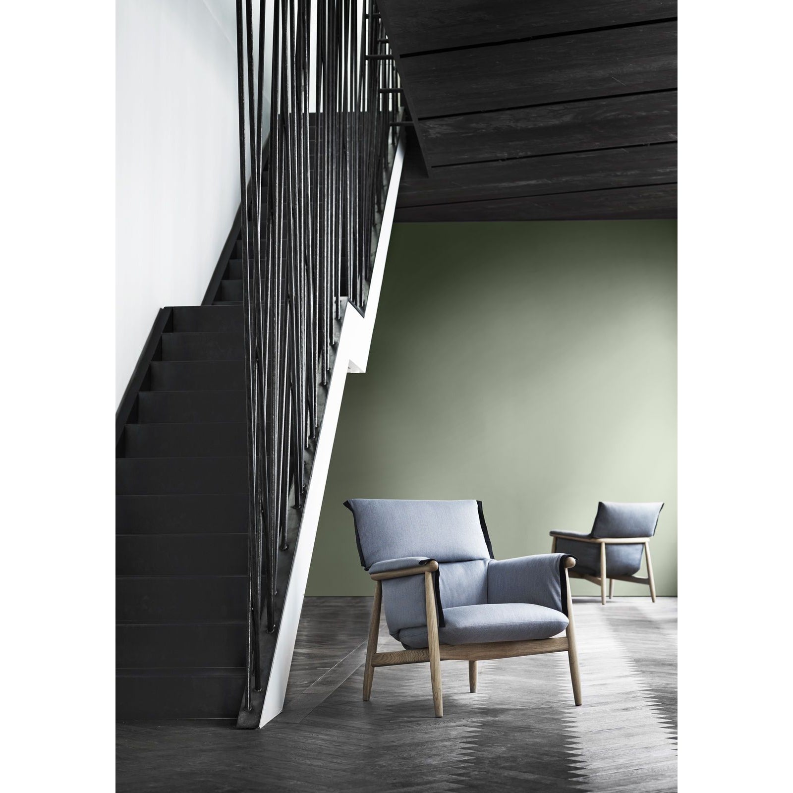 Carl Hansen E005 faðma hægindastól, olíað eik/brúnt leður