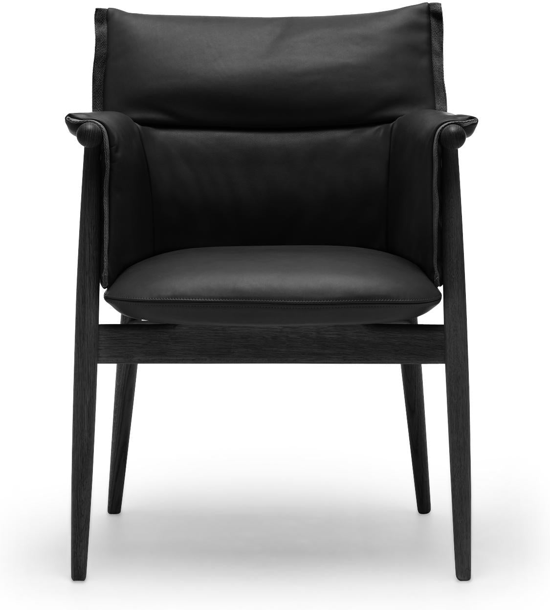 Carl Hansen E005 Omfavne stol, farvet eg/sort læder