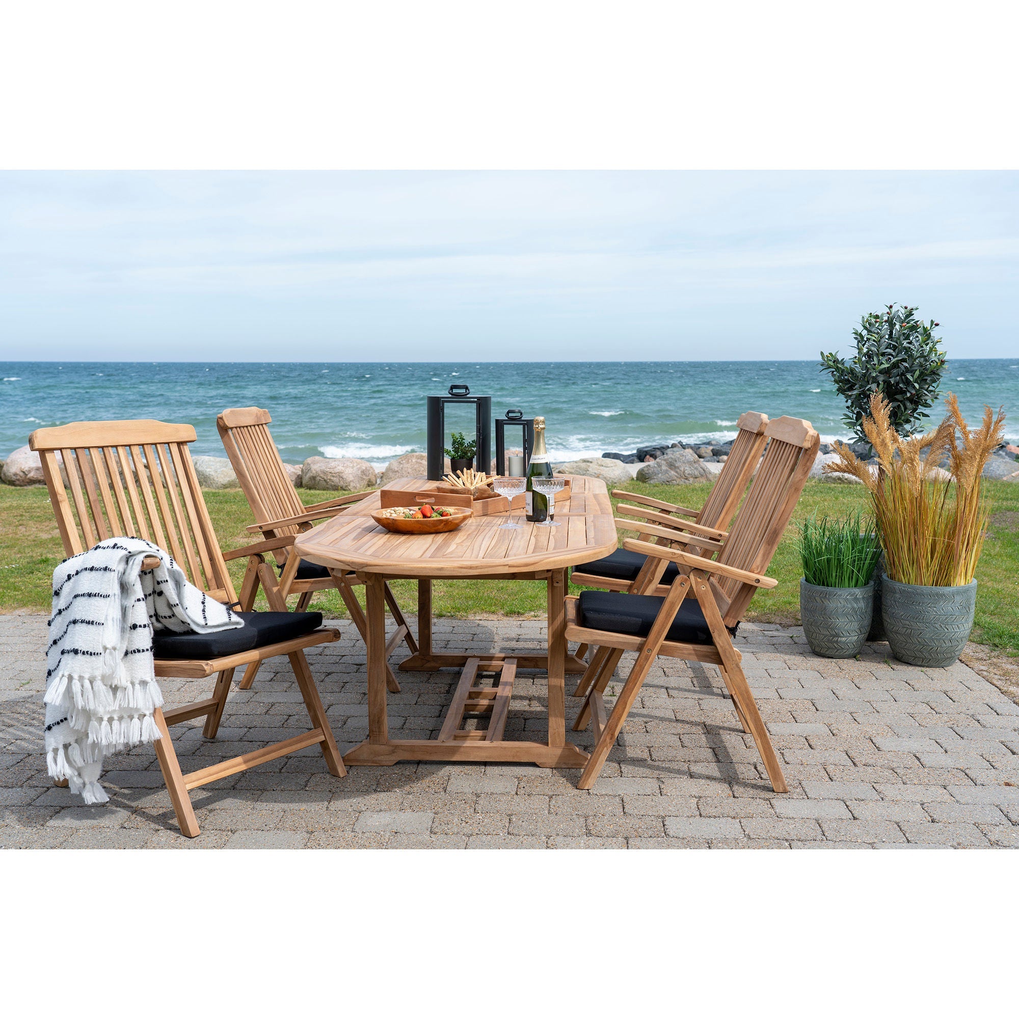 House Nordic Salamanca teak spisebord