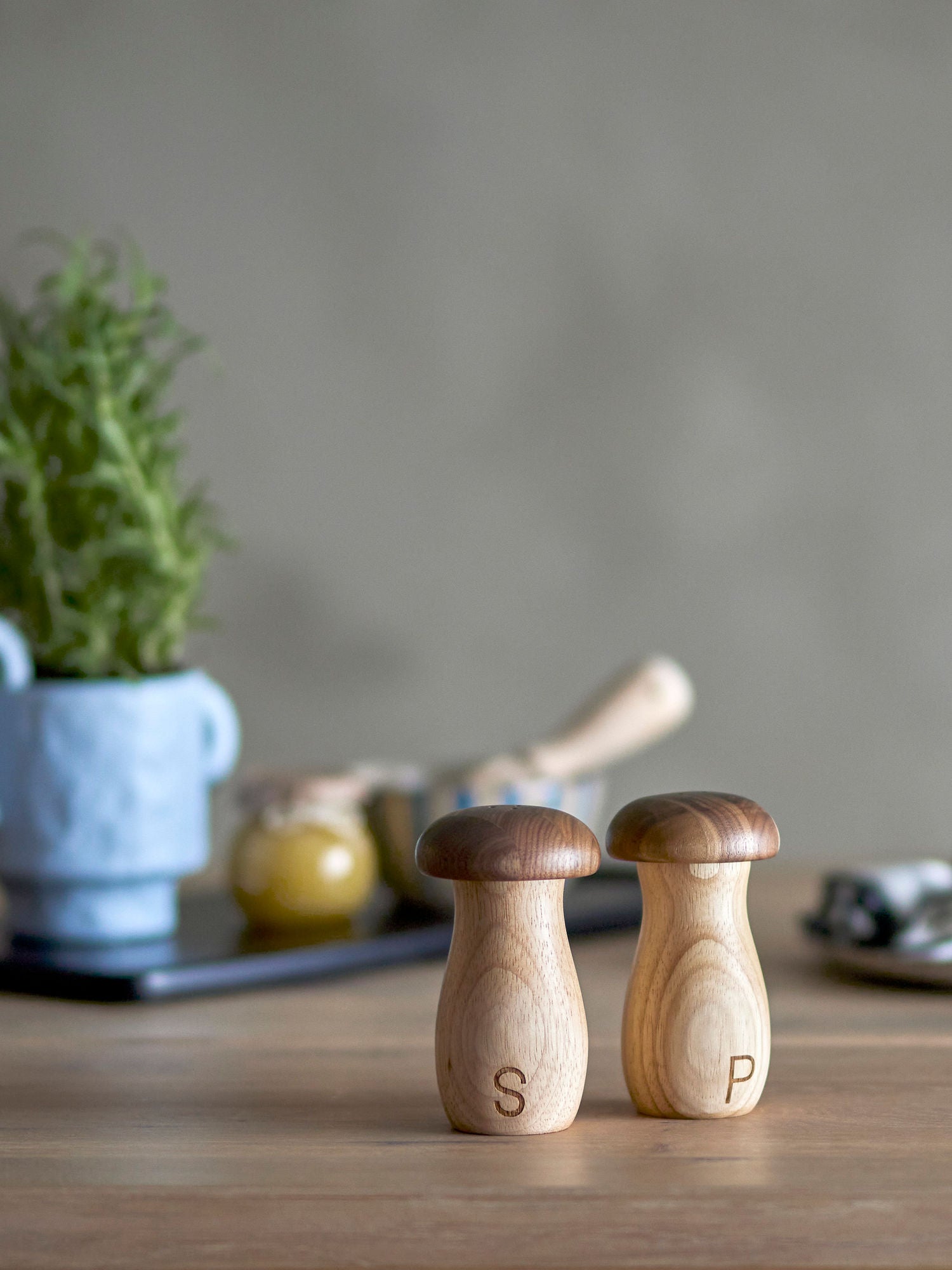 Set di shaker Bloomingville Rahim Salt & Pepper, marrone, legno di gomma