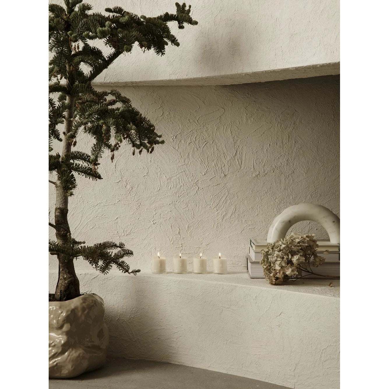 Conjunto de velas perfumadas de adviento perfumado de Ferm Living de 4, blanco