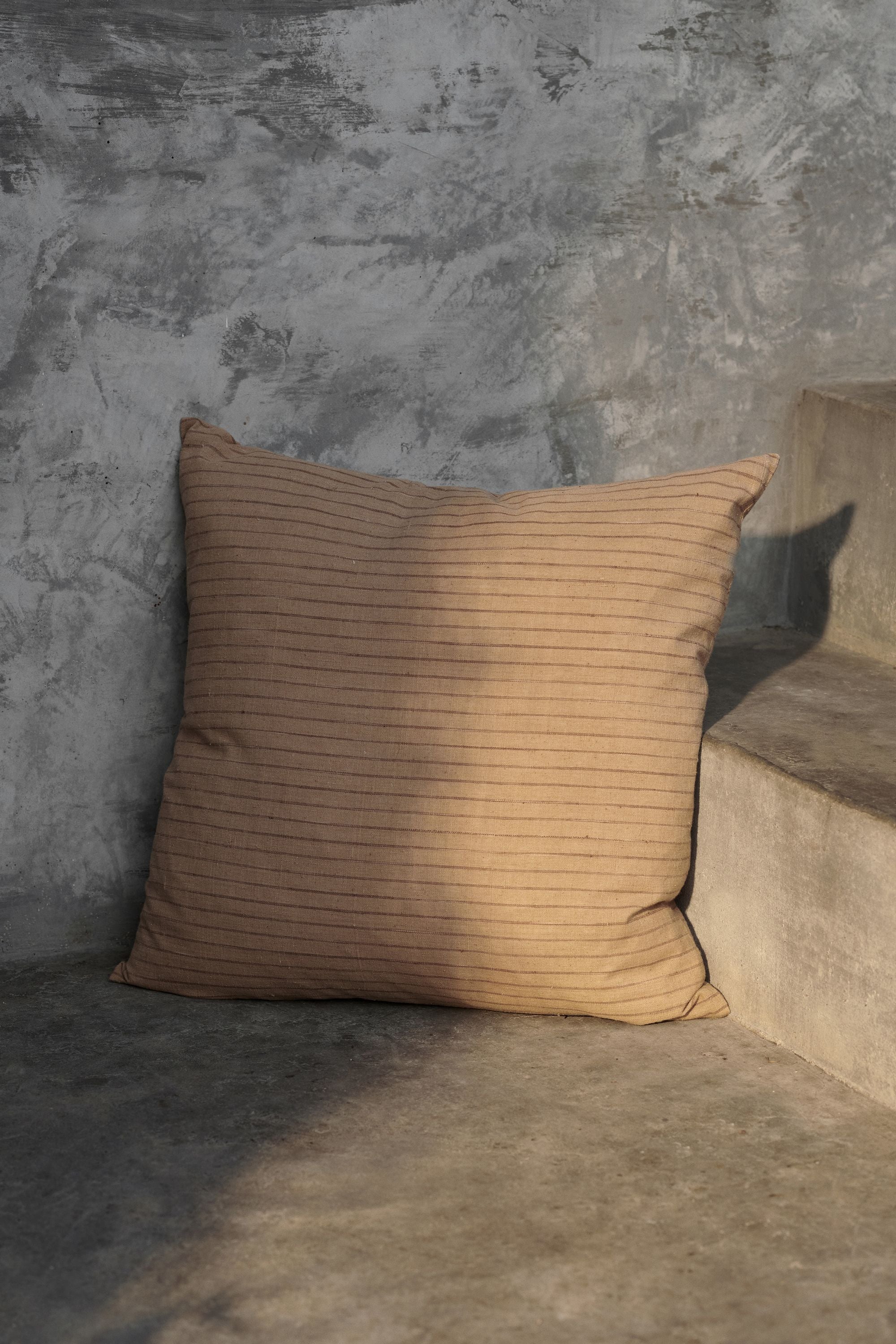 Ferm Living Coussin en coton brun, bande