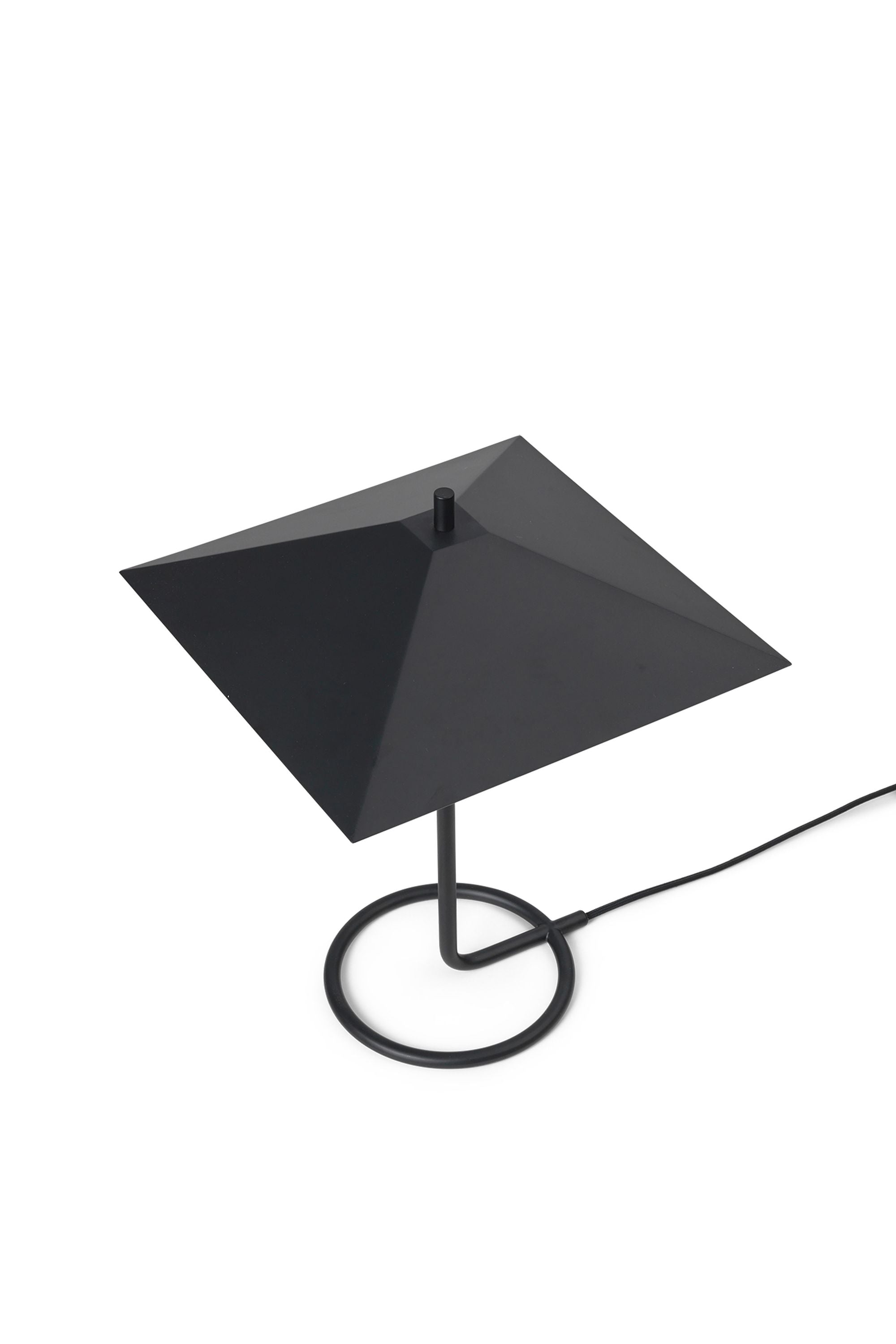 Lámpara de mesa de Ferm Living Filo, cuadrado, negro/negro