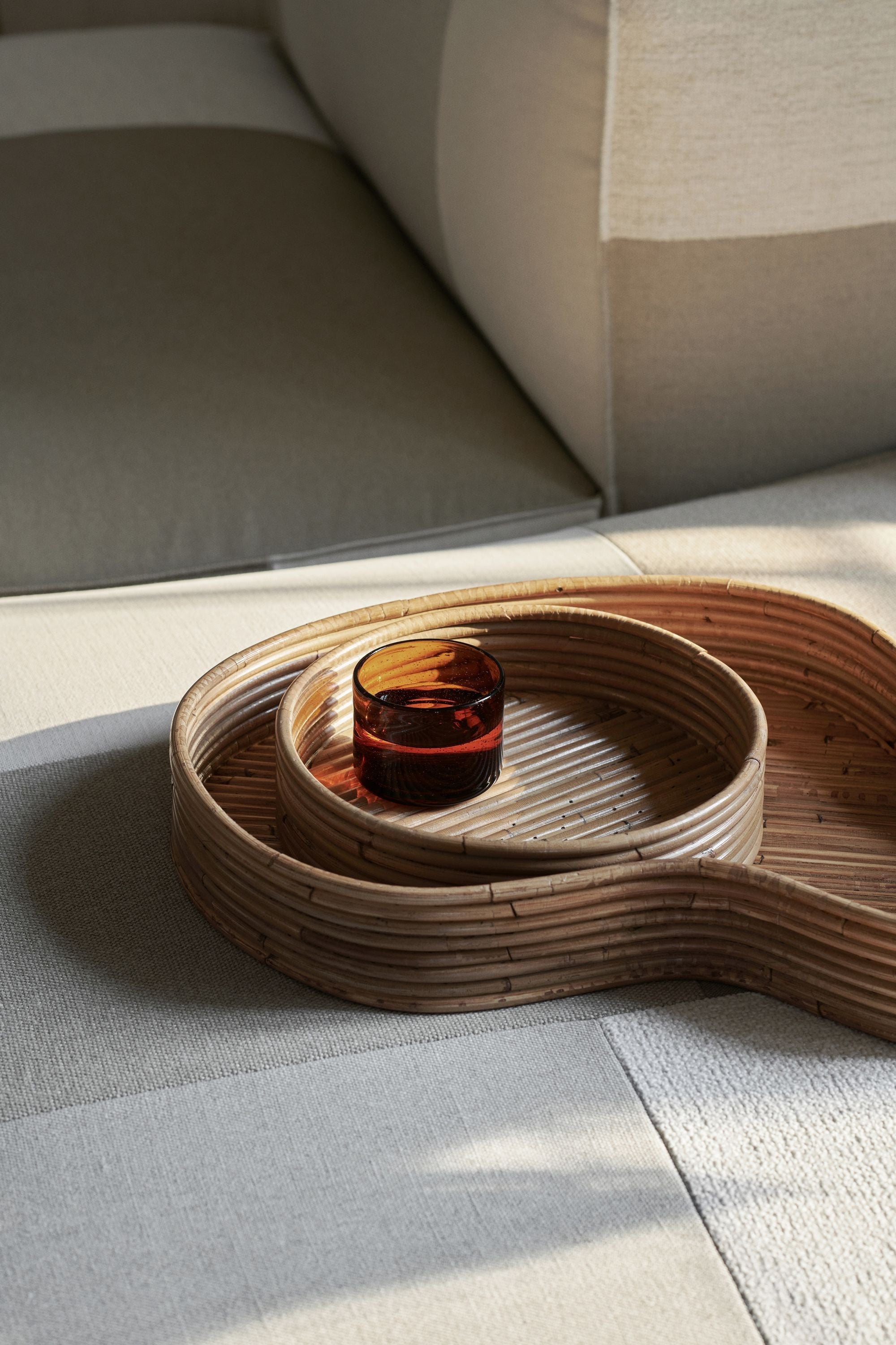 Ferm Living Isola -trays set van 2, natuurlijk bevlekte