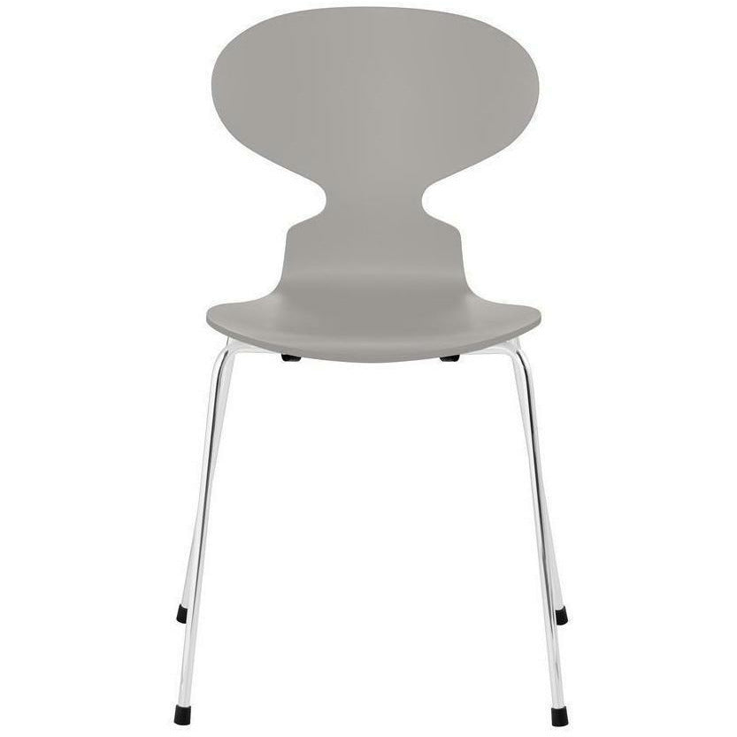 Fritz Hansen silla hormiga lacada nueve conchas grises, base de acero cromado