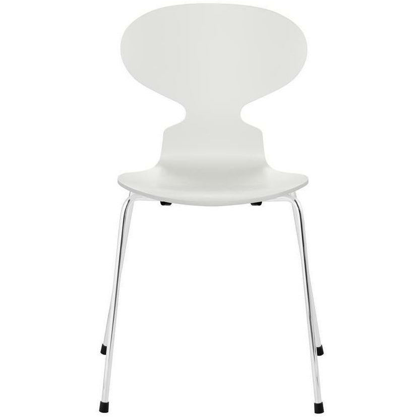 Fritz Hansen Chaise de fourmi coque blanche laquée, base en acier plaqué chromé