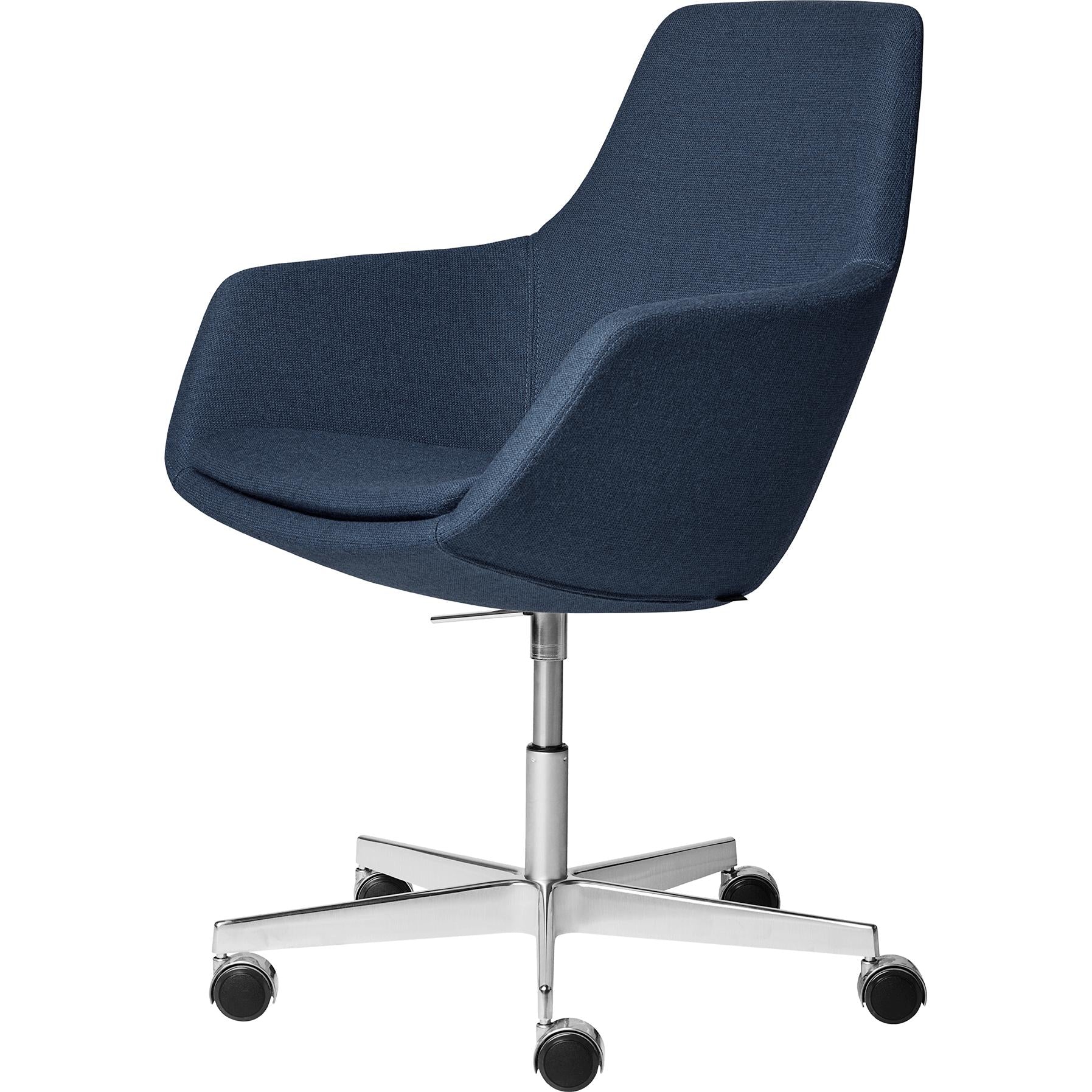 Fritz Hansen Little Giraffe Capture in tessuto sedia girevole, blu