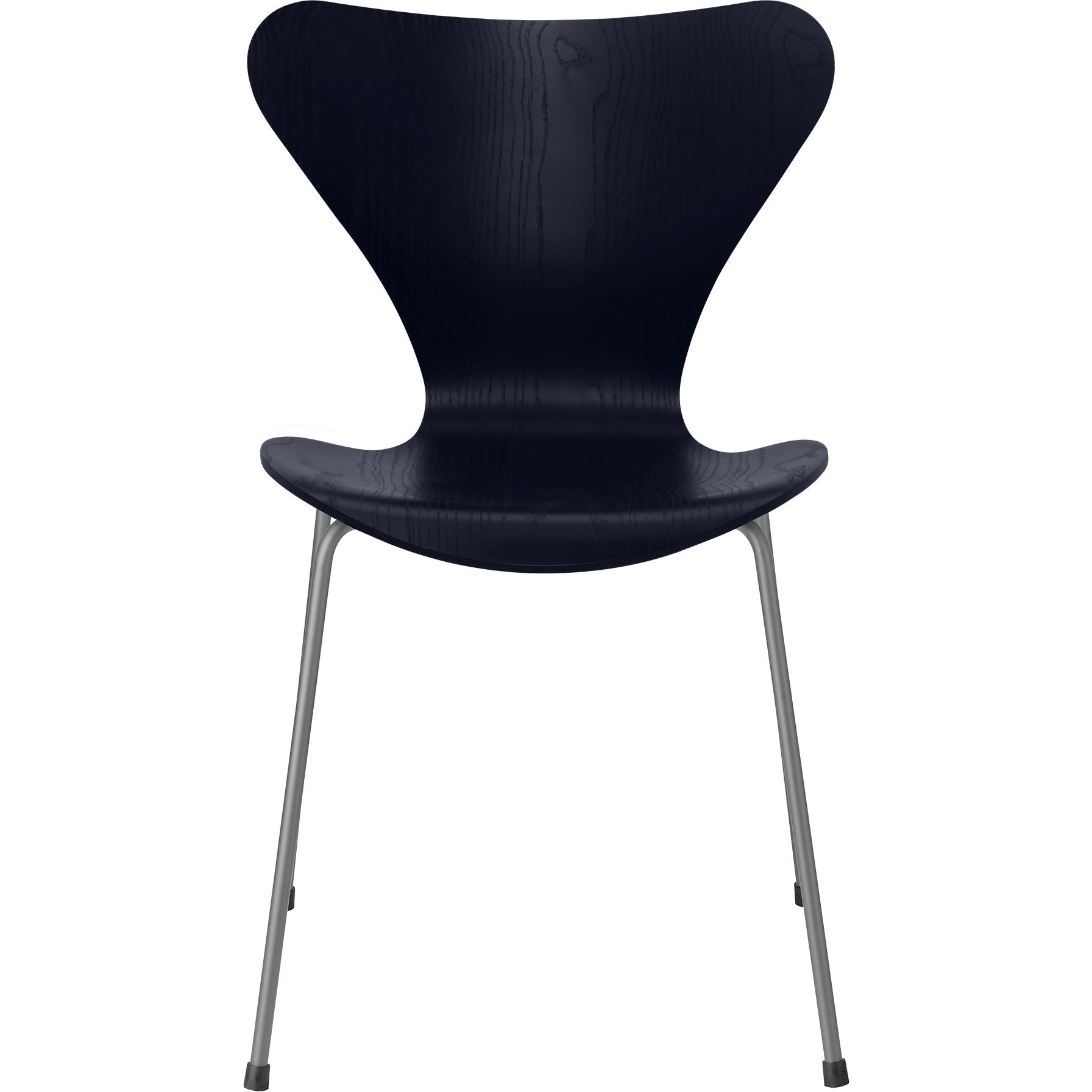 Fritz Hansen Serie 7 Stuhl Farbige Schale Esche Mitternachtsblau, Untergestell Silbergrau