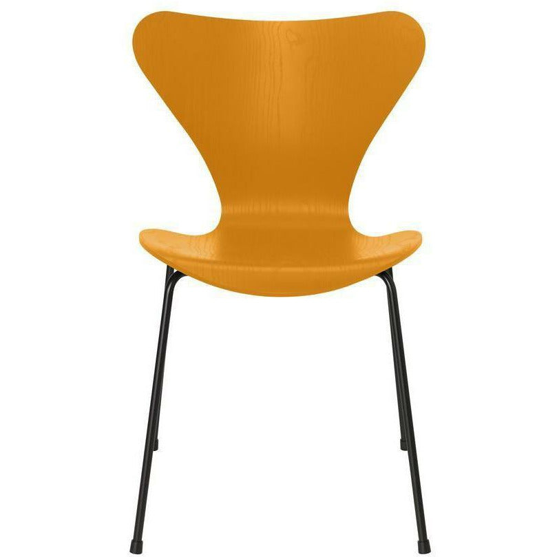 Fritz Hansen Series 7 Silla teñida de cenizas quemadas Tazón amarillo, base negra