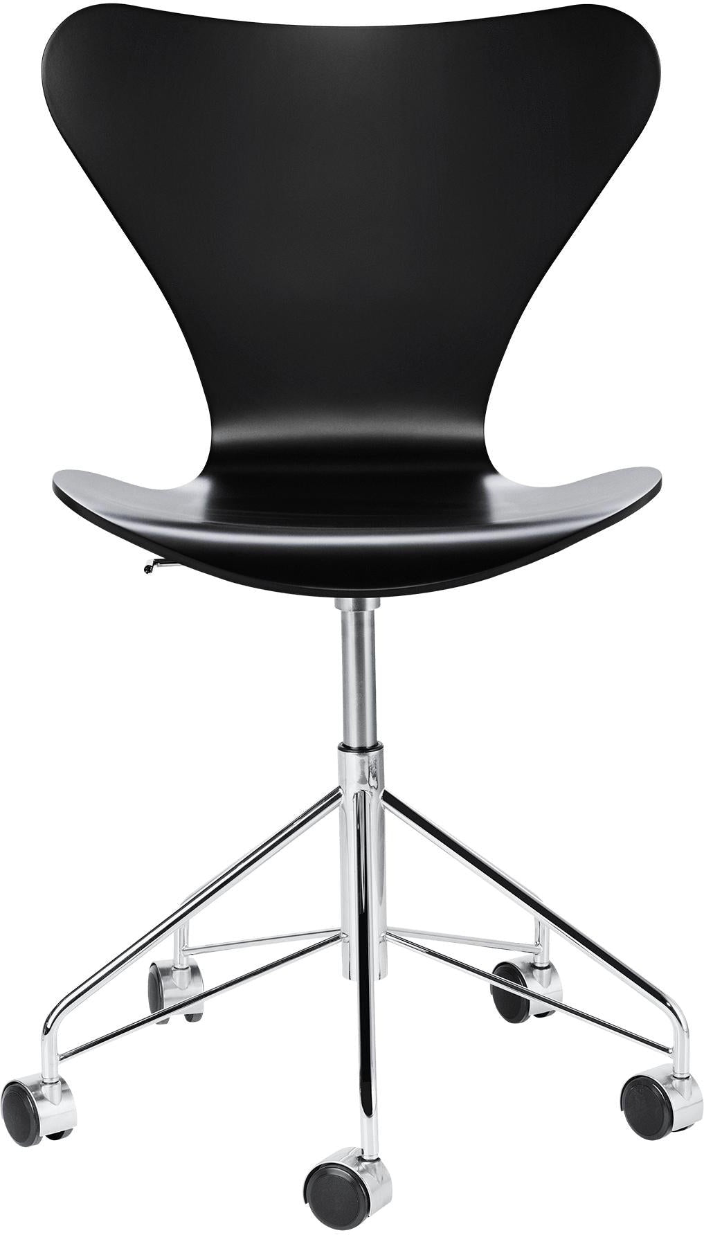 Fritz Hansen Series 7 Silla giratoria completamente pintada, negra