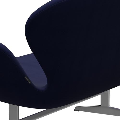 Fritz Hansen Swan Sofa 2-Sitzer, Satiniertes gebürstetes Aluminium/Fame Dunkelblau (66005)