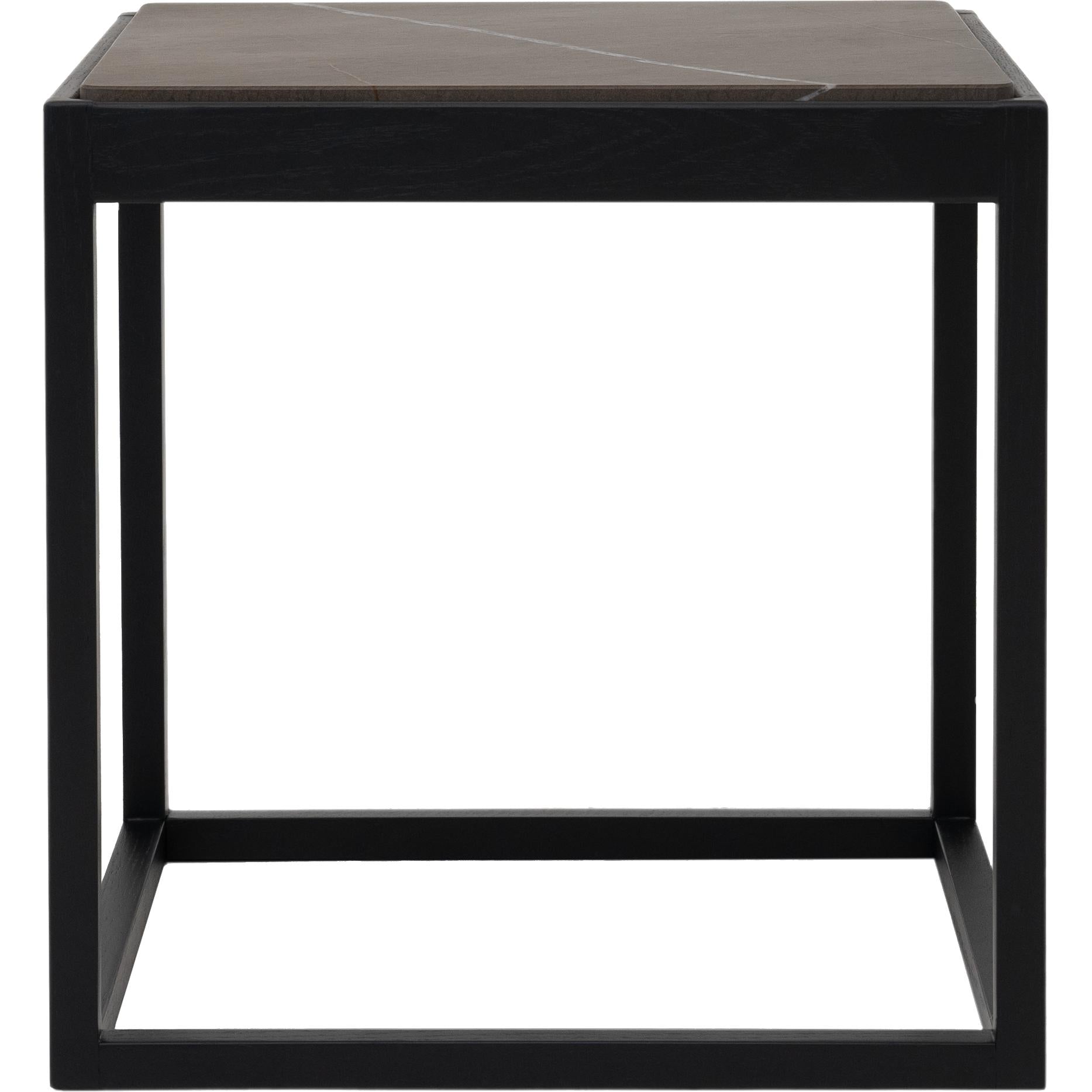 Klassik Studio Kø Cube Mesa auxiliar de roble negro, mármol negro