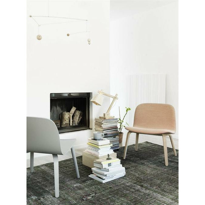 Muuto Visu Lounge Chair Holzbeine, Holzsitz, Grau