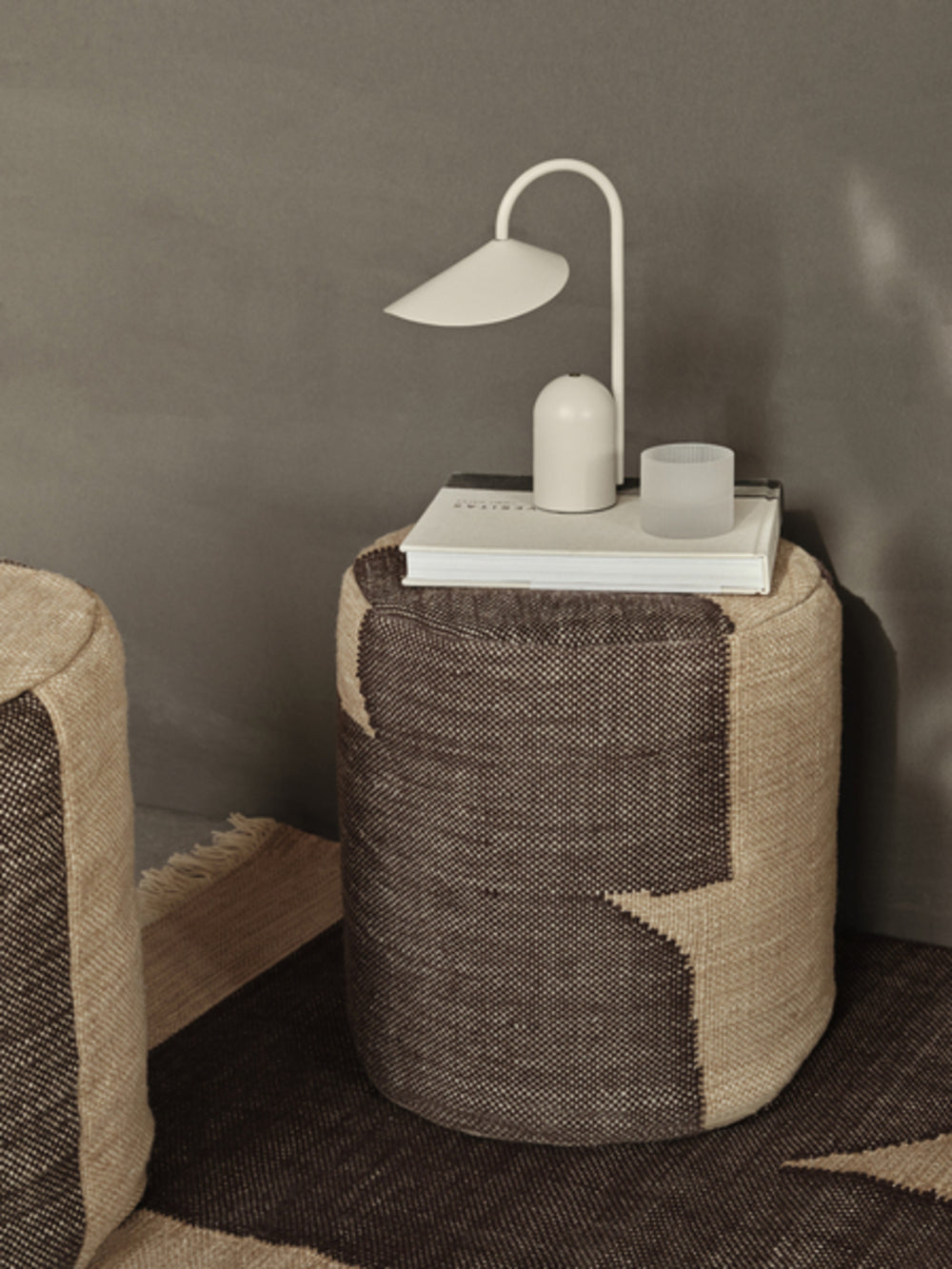 Ferm Living Cylindre Forene Pouf Tan / Chocolate