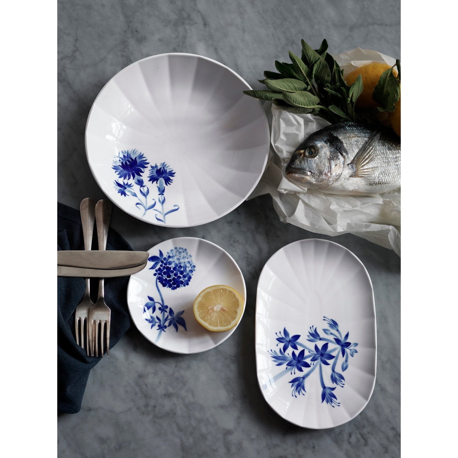 Royal Copenhagen Blomst Plate Funkie, 24cm