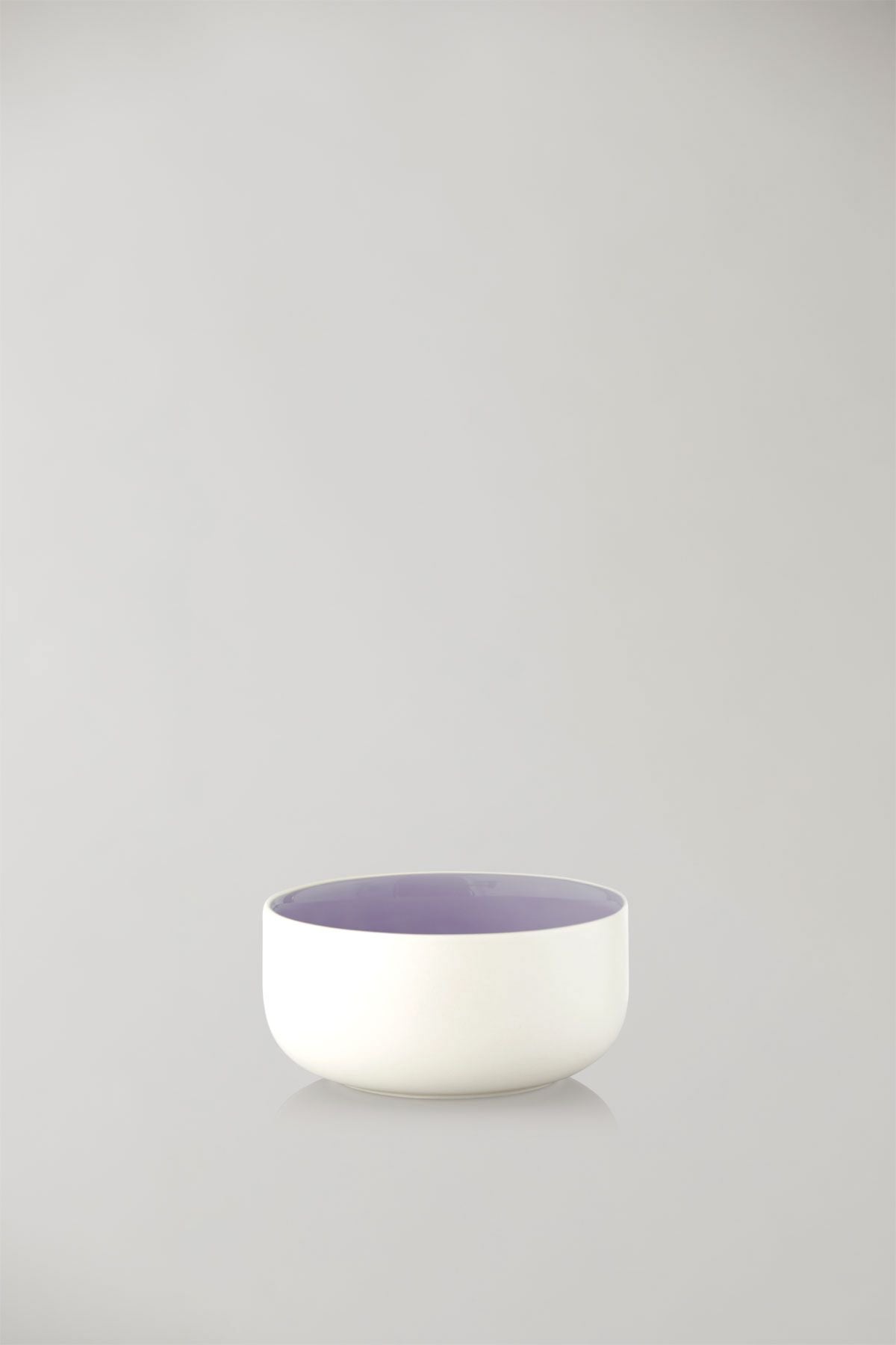 Studio Clayware -sarjasta 2 kulhoa, norsunluu/vaalean violetti