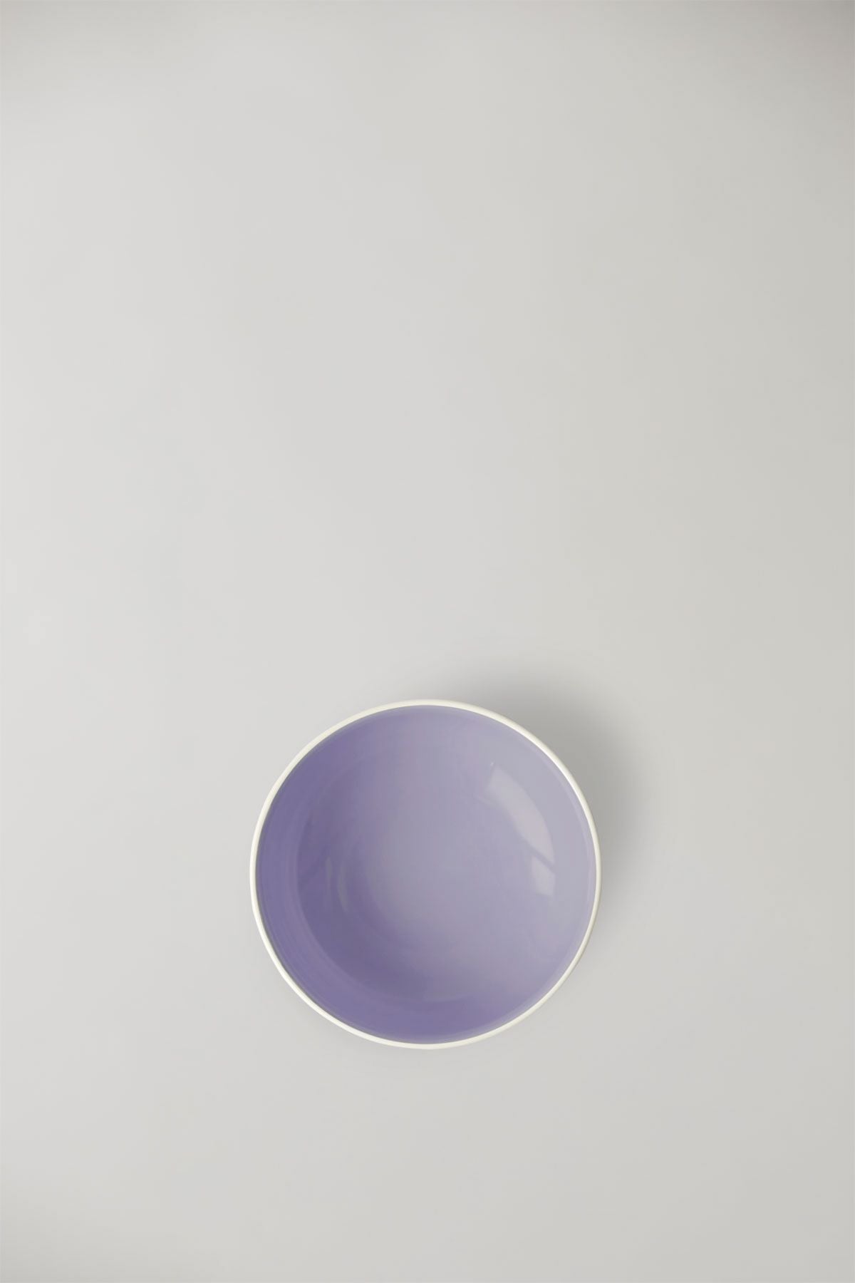 Studio Clayware -sarjasta 2 kulhoa, norsunluu/vaalean violetti