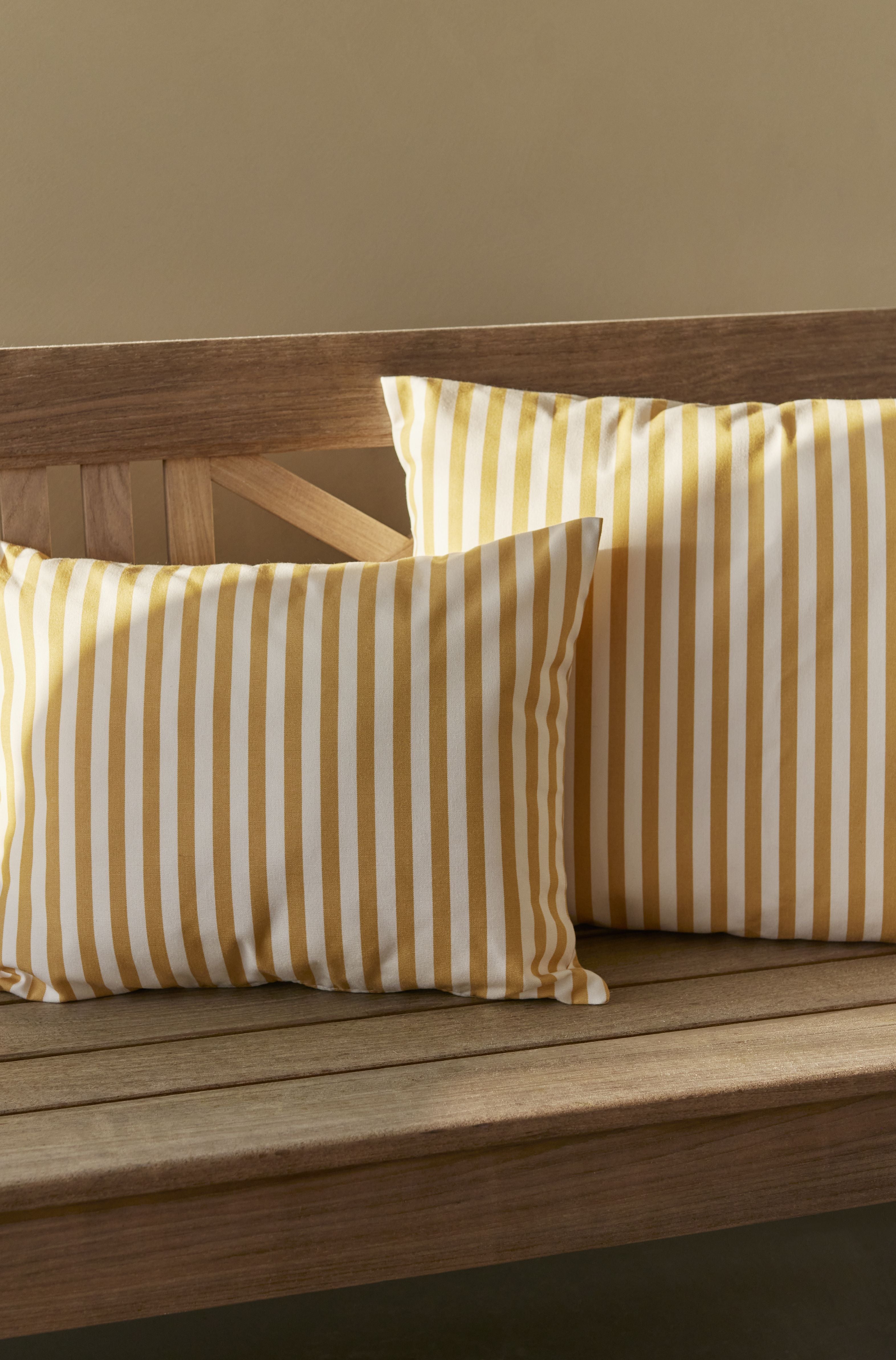 Almohada Skagerak Barriere 60x50 cm, raya de color amarillo dorado