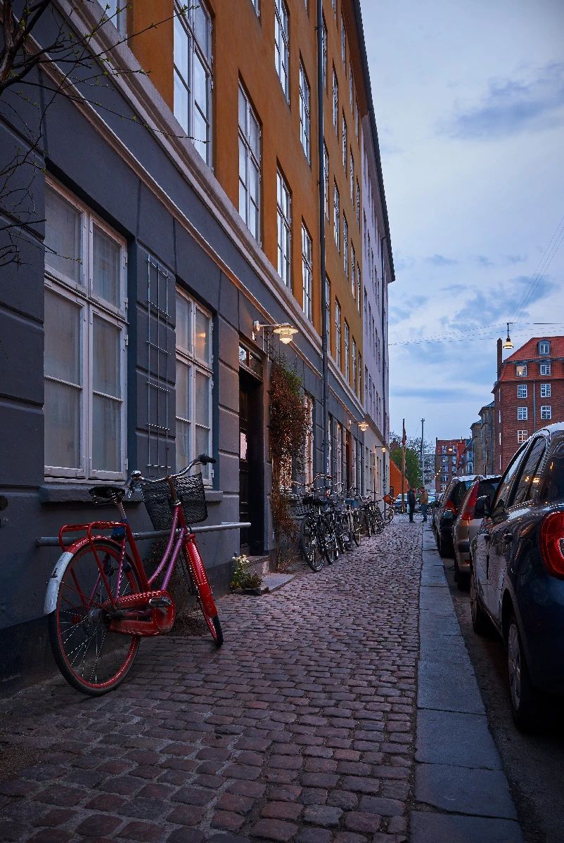 Louis Poulsen Albertslund vägglampa kort, grå