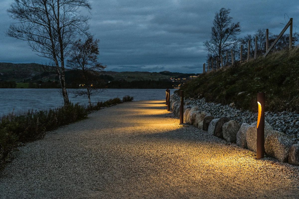 Louis Poulsen Flindt Bollard Klasse I leidde 3000 K 12 W Dali Post voor in grondinstallatie, Corten