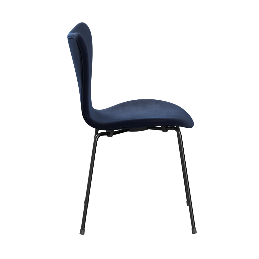 Fritz Hansen 3107 chaise complète complète, noir / belfast en velours minuit bleu