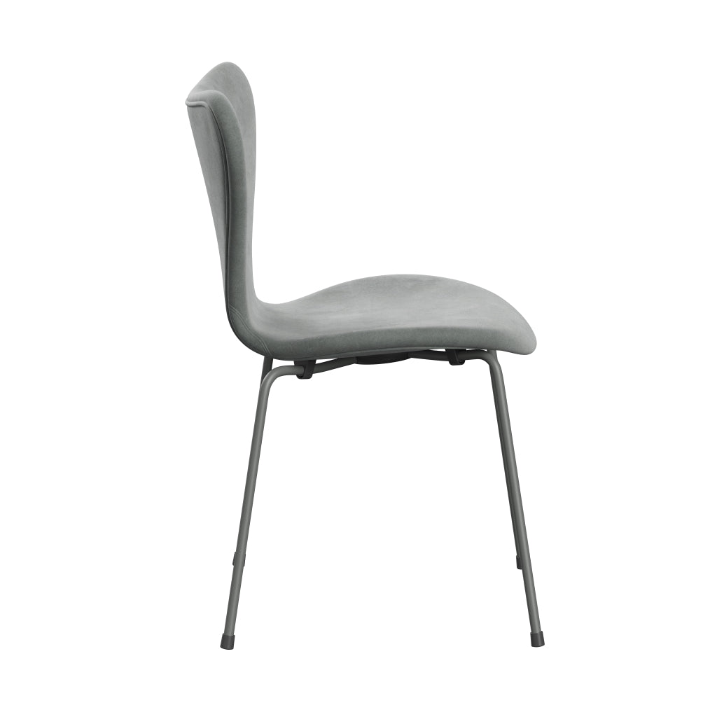 Fritz Hansen 3107 Stuhl Full Polster, Silbergrau/Belfast Velvet Seal Grau Grau