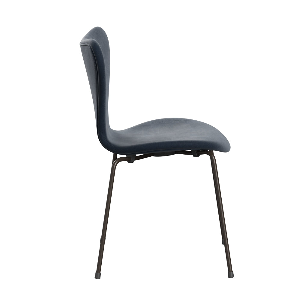 Fritz Hansen 3107 Stol Fuld polstring, brun bronze/Belfast Velvet Grey Blue