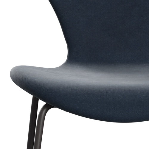 Silla Fritz Hansen 3107 Tapicería completa, Grafito cálido/Belfast Velvet Gris azul