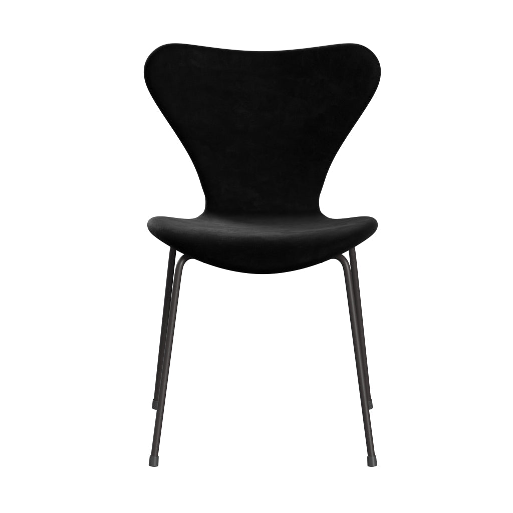 Fritz Hansen 3107 stoel Volledige bekleding, warme grafiet/Belfast Velvet Night Black