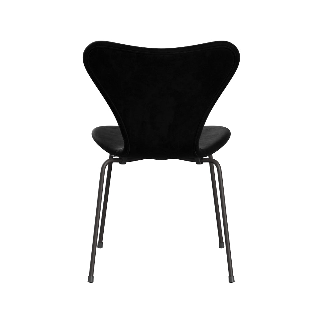 Fritz Hansen 3107 Stol Fuld polstring, varm grafit/Belfast Velvet Night Black