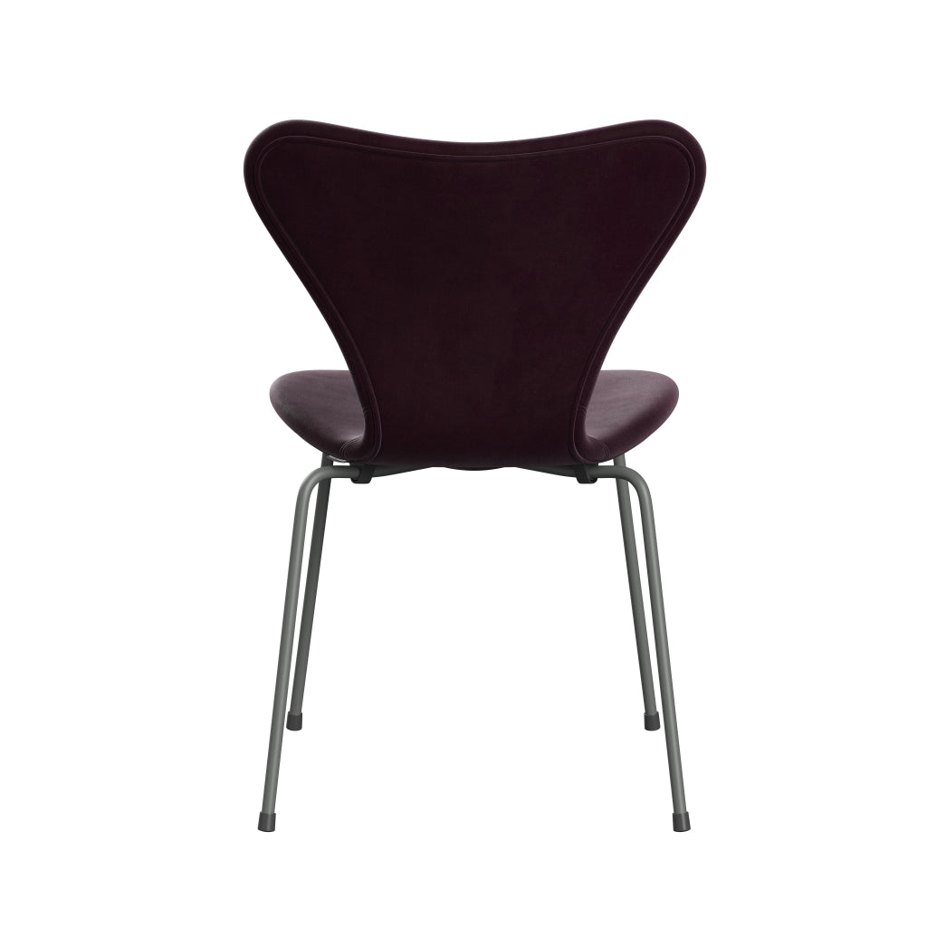 Fritz Hansen 3107 chaise pleine d'ameublement, prune foncé en velours gris argenté / belfast