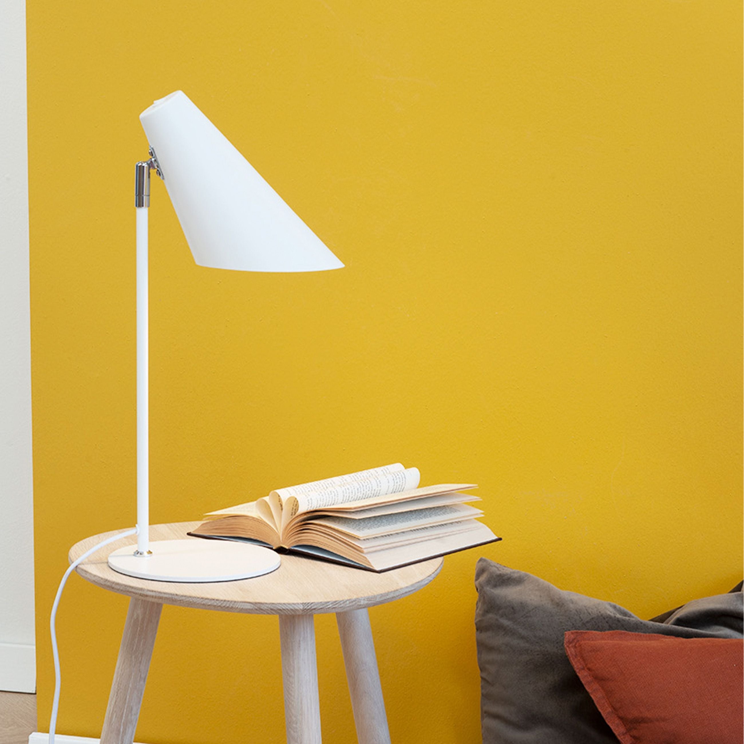 Dyberg Larsen Lampe de table en calotte, blanc