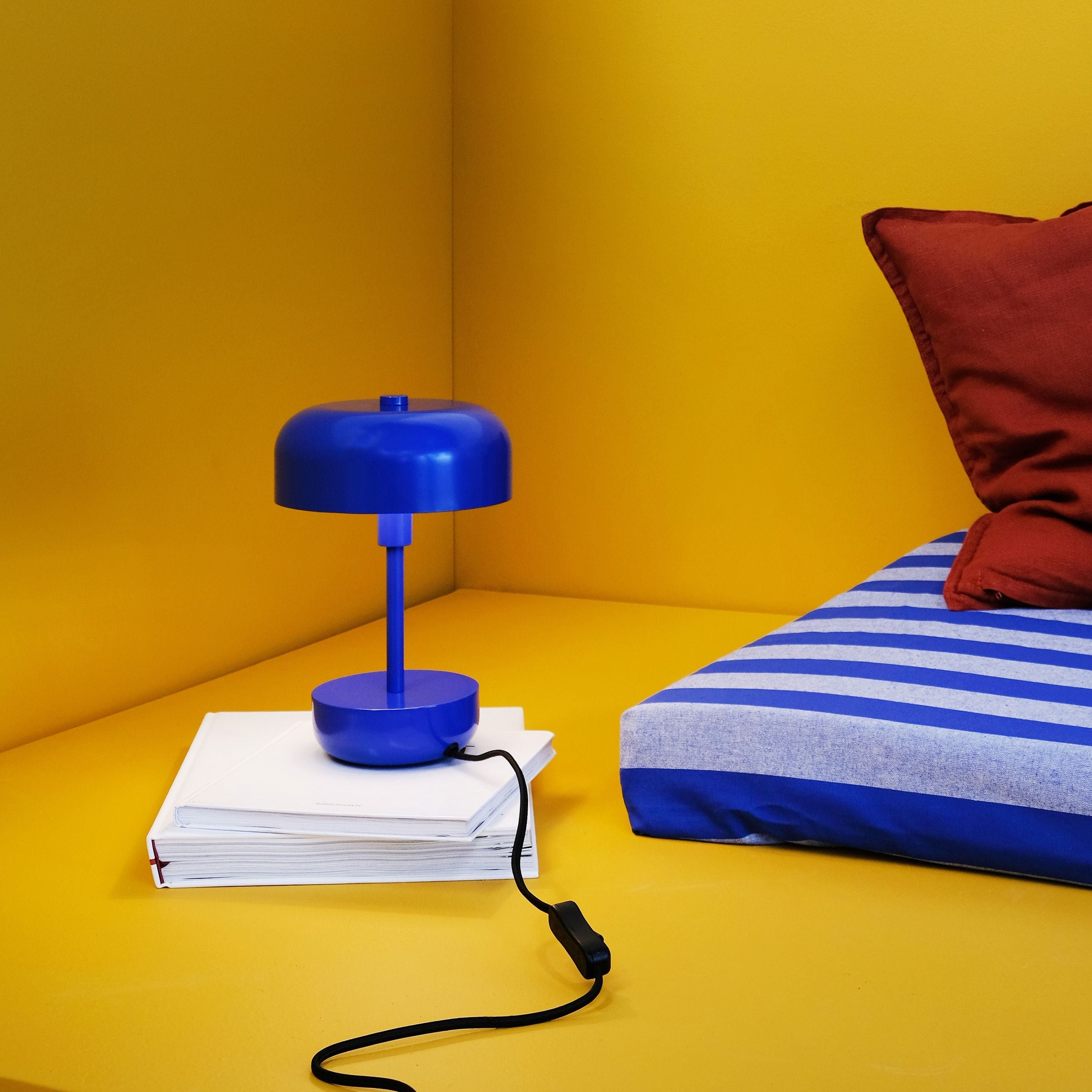 Dyberg Larsen Lampe de table Haipot, bleu