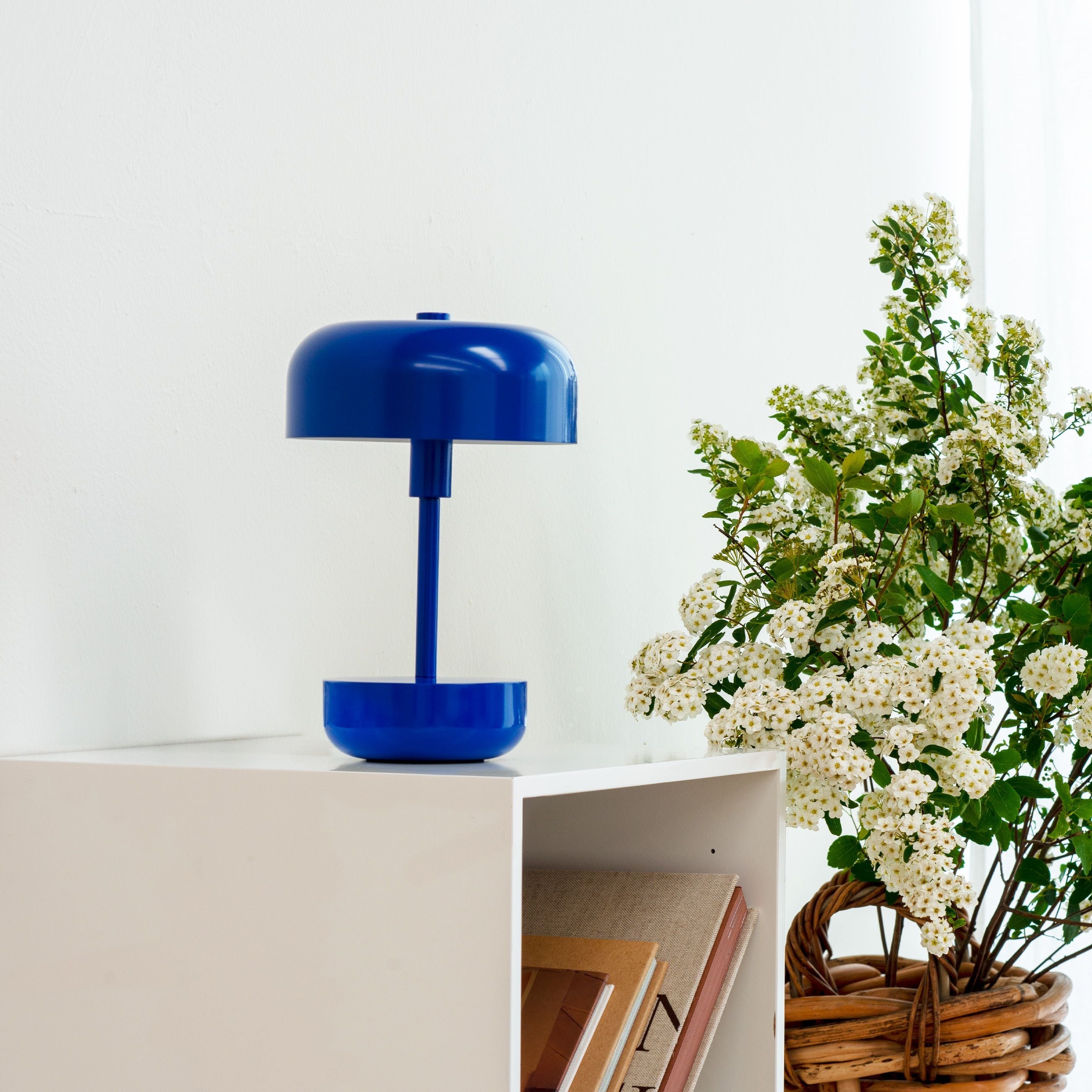 Dyberg Larsen Lampe de table rechargeable Haipot, bleu