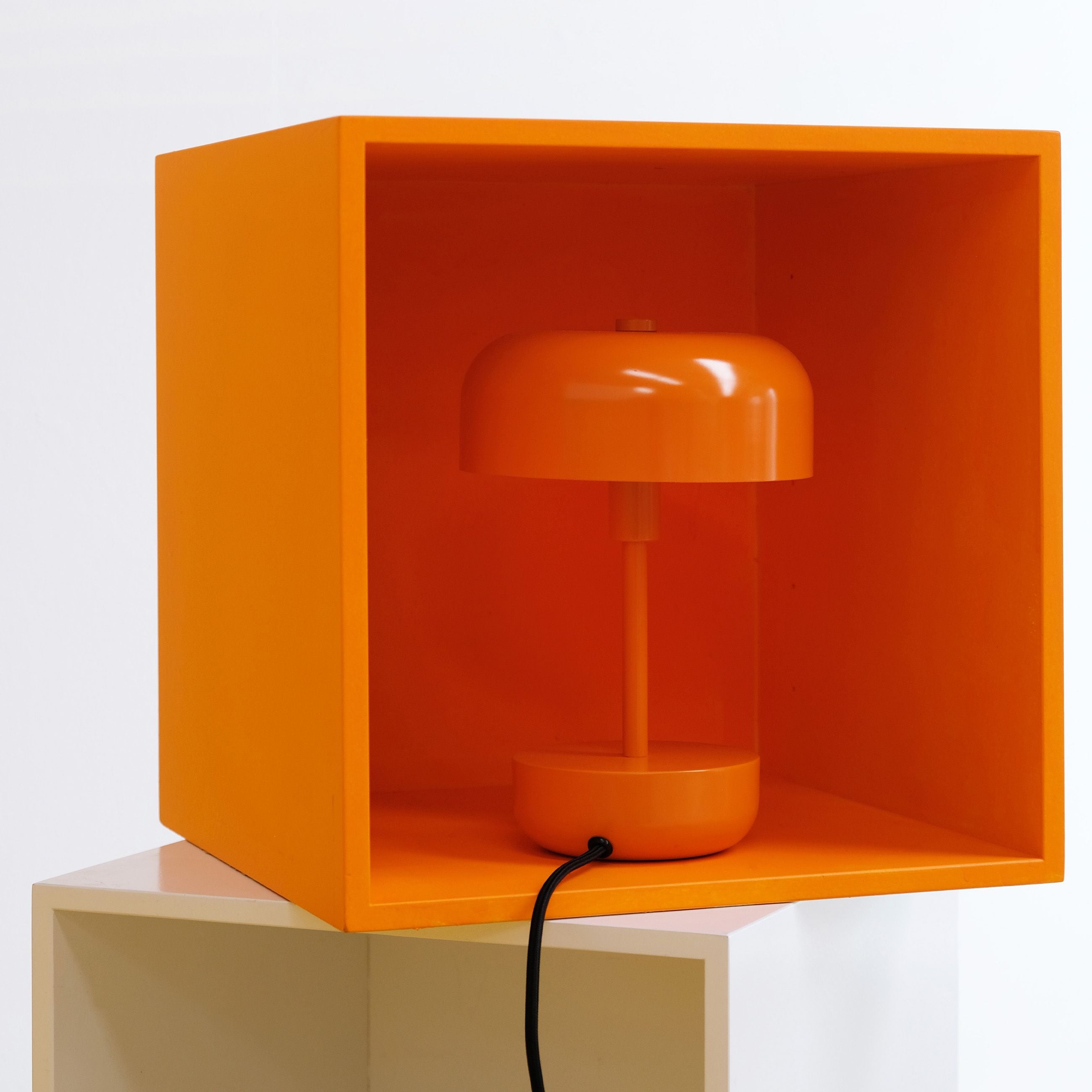 Lámpara de mesa Dyberg Larsen Haipot, naranja