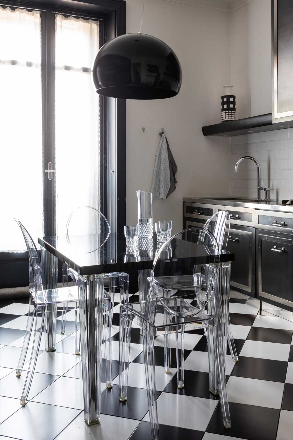 Kartell Dr. Na Bar Tisch, mittel warmes Grau