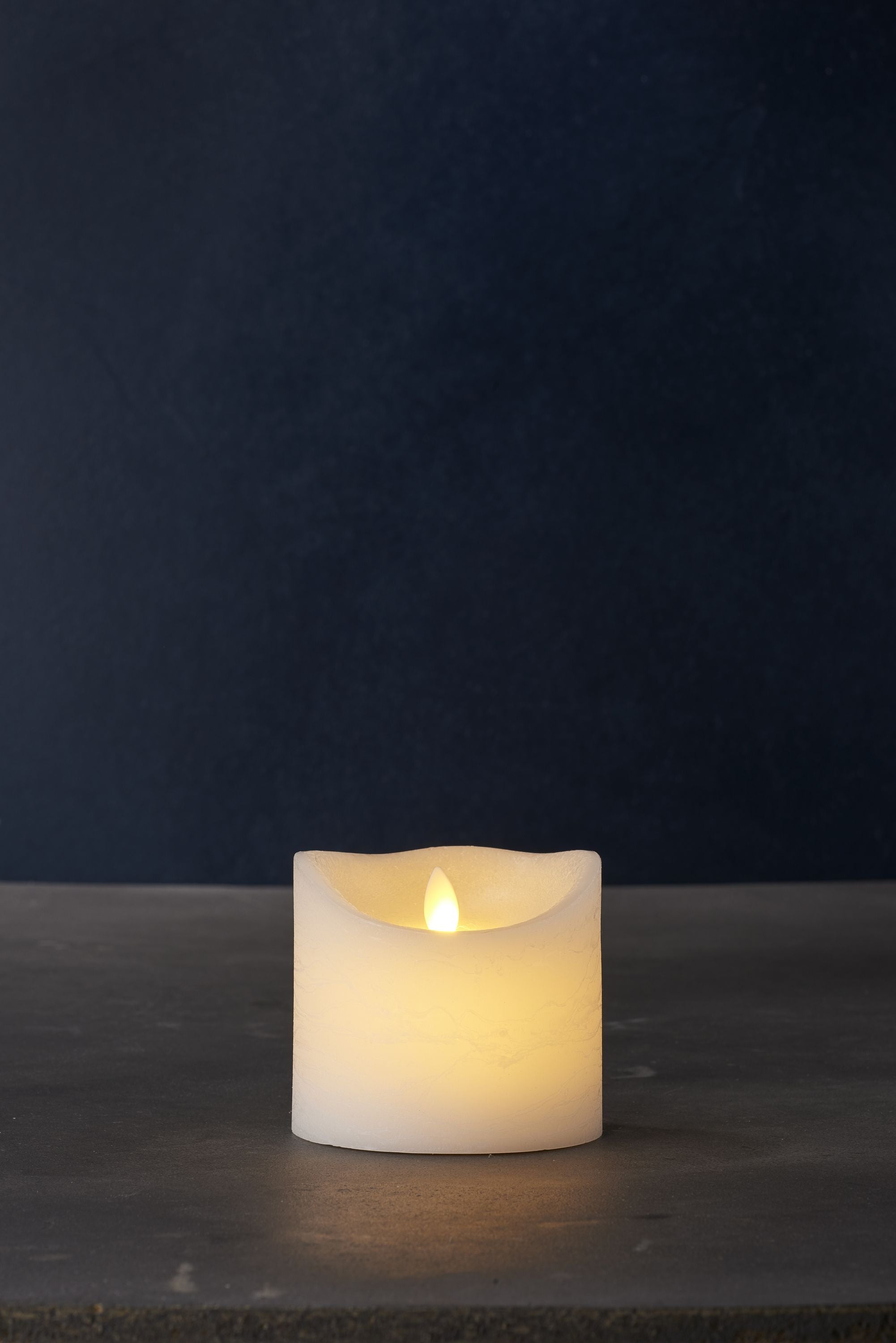 Sirius Sara Exclusive Led Candle Ø10x H10,4cm, wit