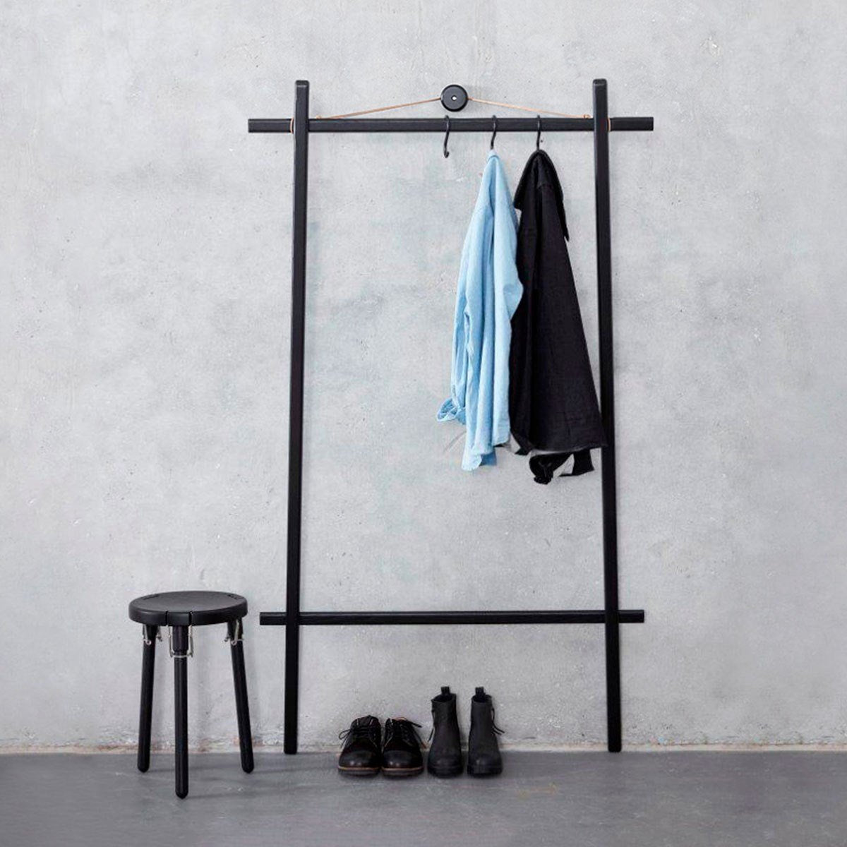 Andersen møbler frakkestativ, svart aske