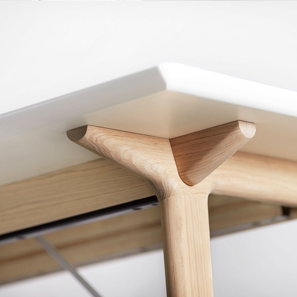 Andersen Furniture T7 Table extensible stratifié blanc, chêne savonné, 220 cm