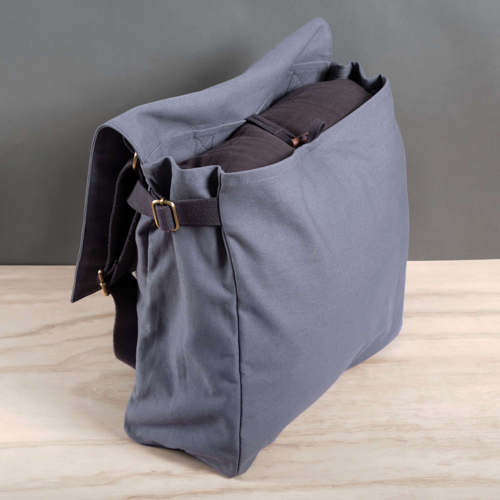 Det organiske selskapet Big Shoulder Bag, Hayao