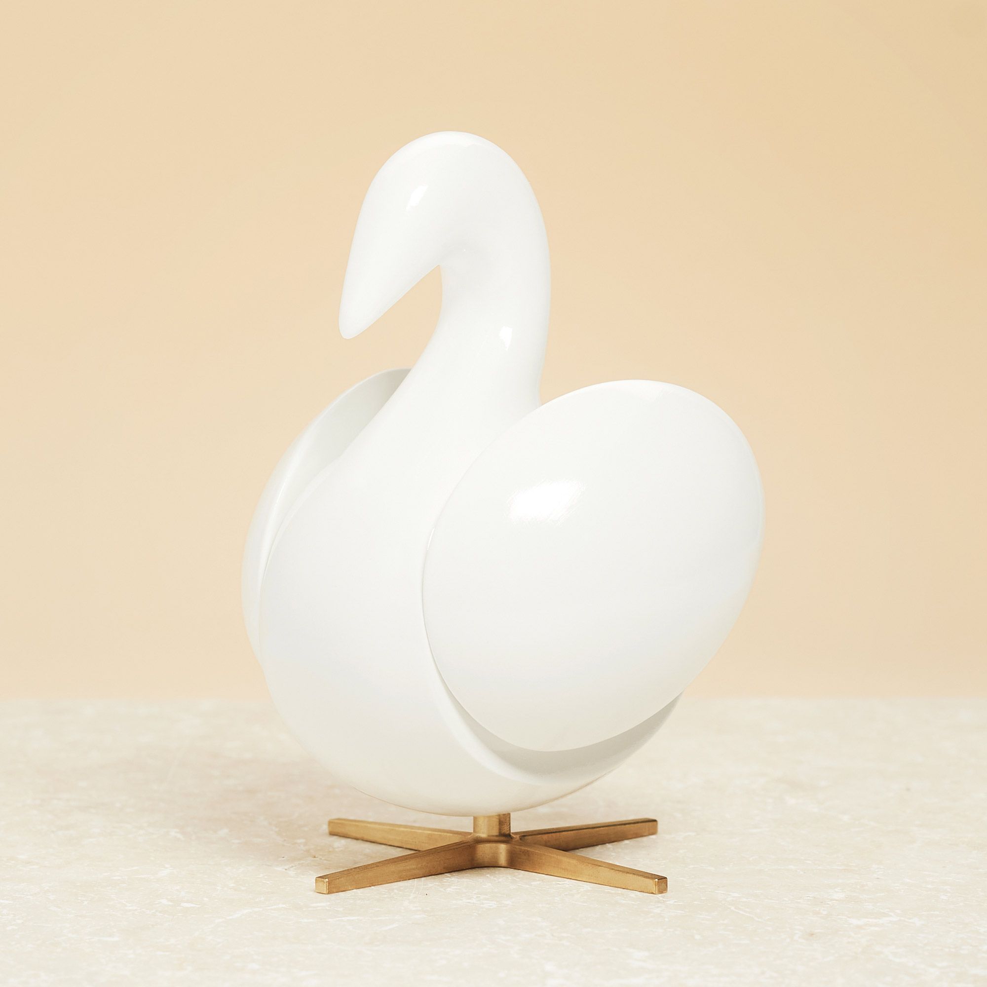 Brainchild De la figure en bois de cygne en acajou blanc, base en laiton